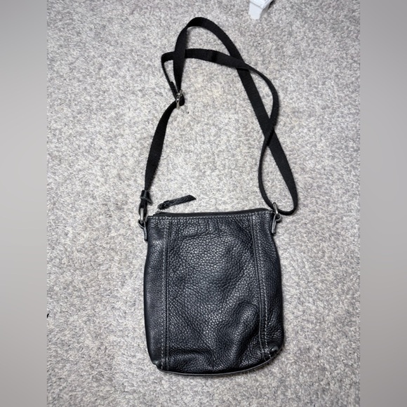 The Sak Black Leather Crossbody Bag – Minimalist Everyday - Picture 4 of 11